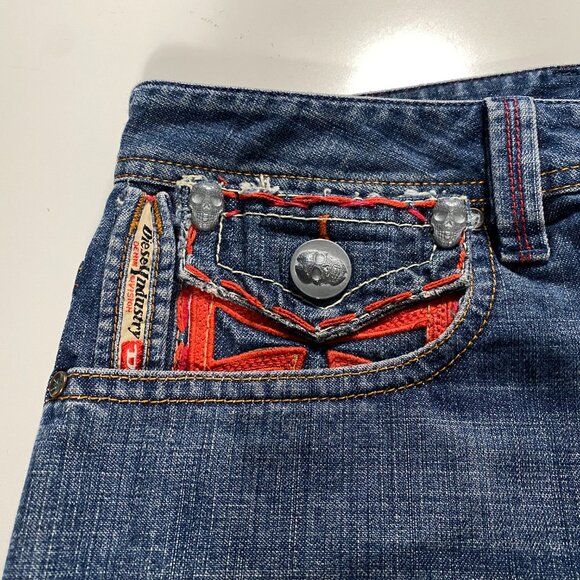 Vintage Diesel Industry Cross/Skull Motif Relaxed Fit Jeans men's size 32x30.5 - Picture 5 of 11